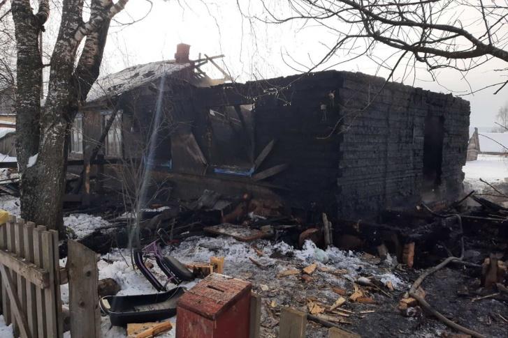 По факту гибели на пожаре четырех человек в с. Перемском возбуждено уголовное дело 