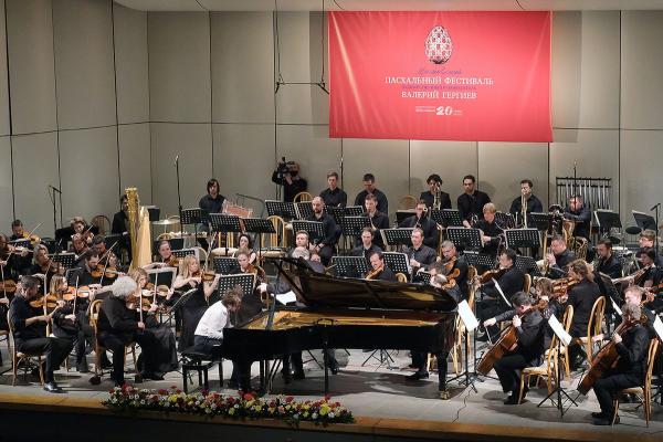 Маэстро Гергиев и музыканты его оркестра с огромным успехом дали в Пермской филармонии два концерта<div><br></div>
