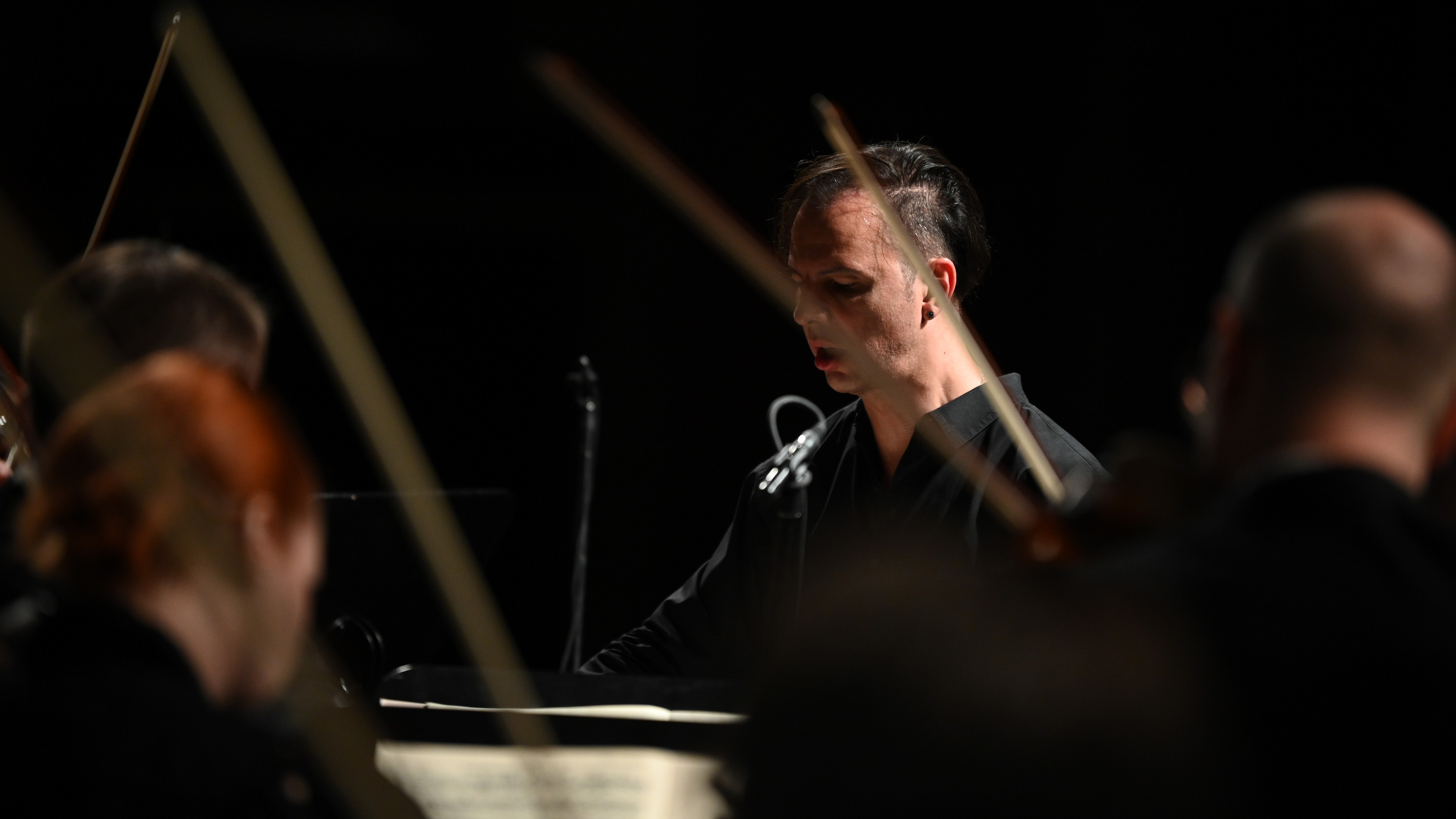 Теодор Курентзис показал зрителям «Смерть и просветление» 