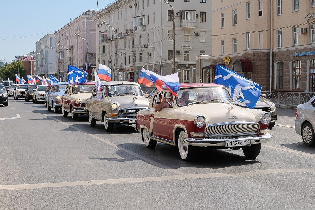 Региональное отделение партии «Единая Россия» в Пермском крае организовало патриотический автопробег в честь Дня России<div><br></div>