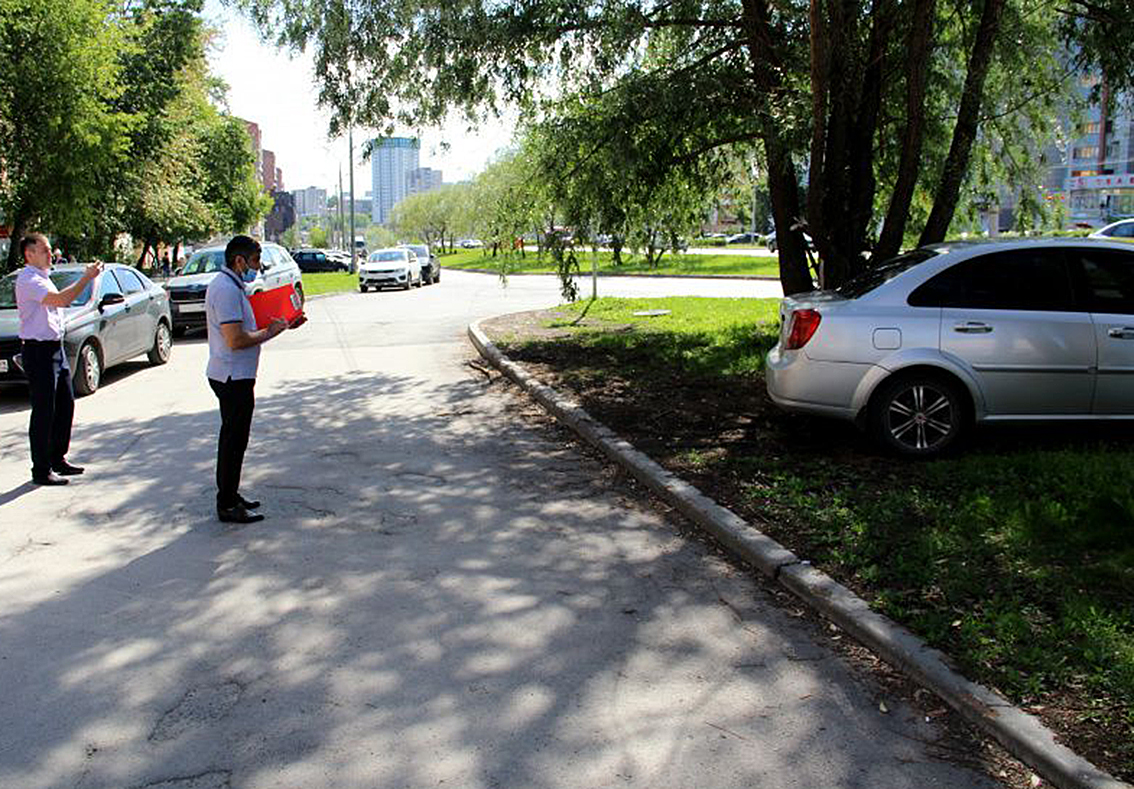 В Перми за парковку на газонах выписано штрафов на 350 тыс. руб.