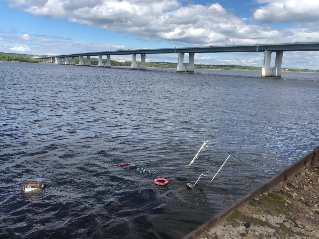 У Красавинского моста в Перми затонул катер 