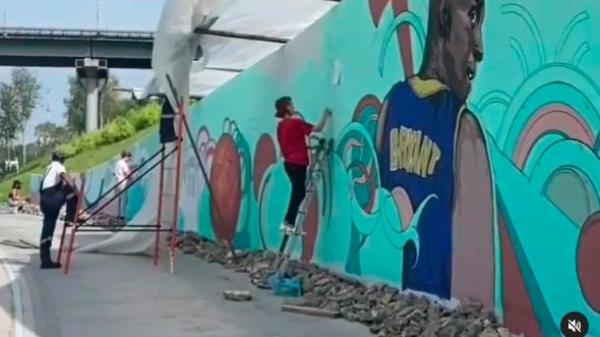 В спортивной зоне на пермской набережной рисуют граффити
