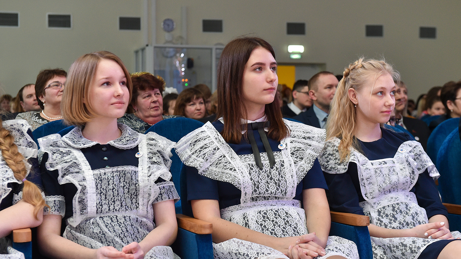 Для всех стартует очно, а дальше как получится