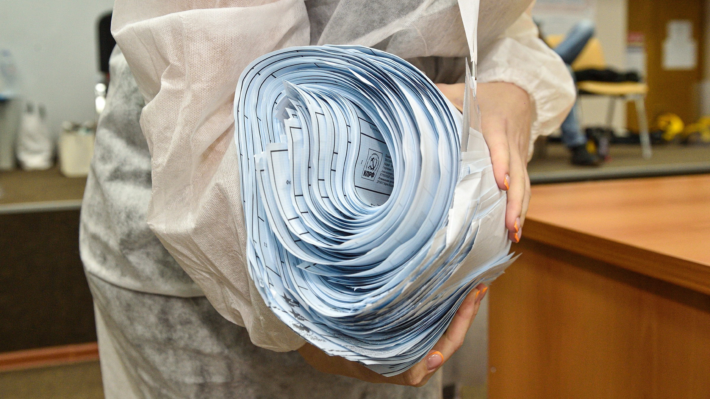 Кремль им судья