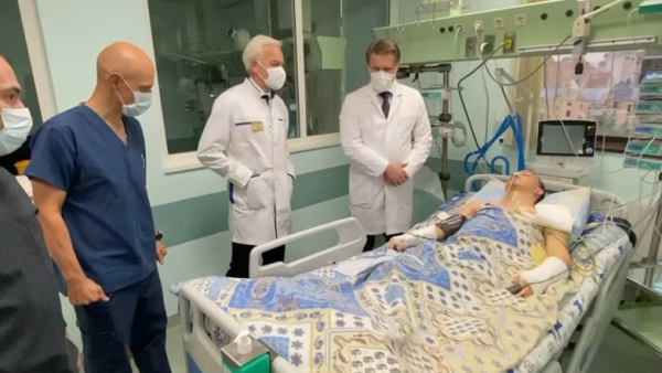 Михаил Мурашко посетил пациентов, проходящих лечение в Москве после инцидента в ПГНИУ 
