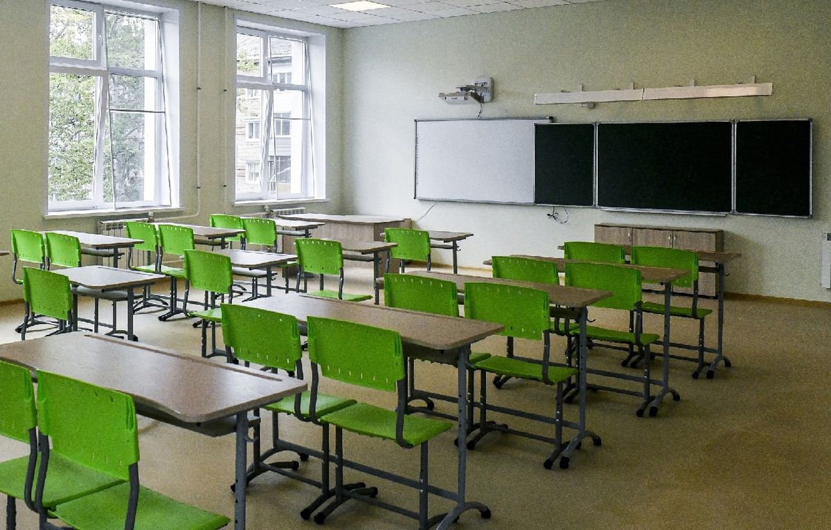 Городские власти усилили в школах Перми пропускной режим