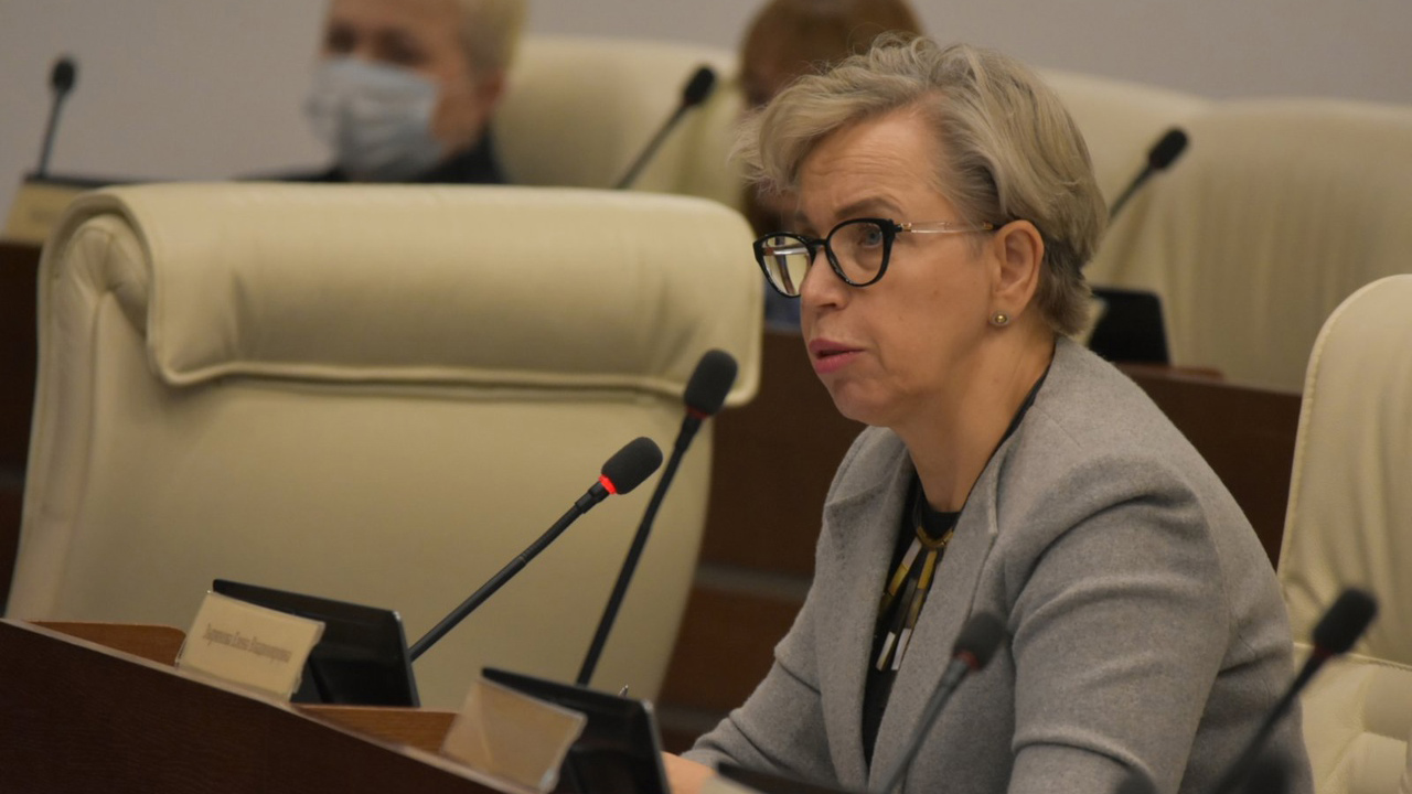Вопрос об уходе Елены Зыряновой с поста главы комитета заксобрания Прикамья рассмотрят 17 апреля