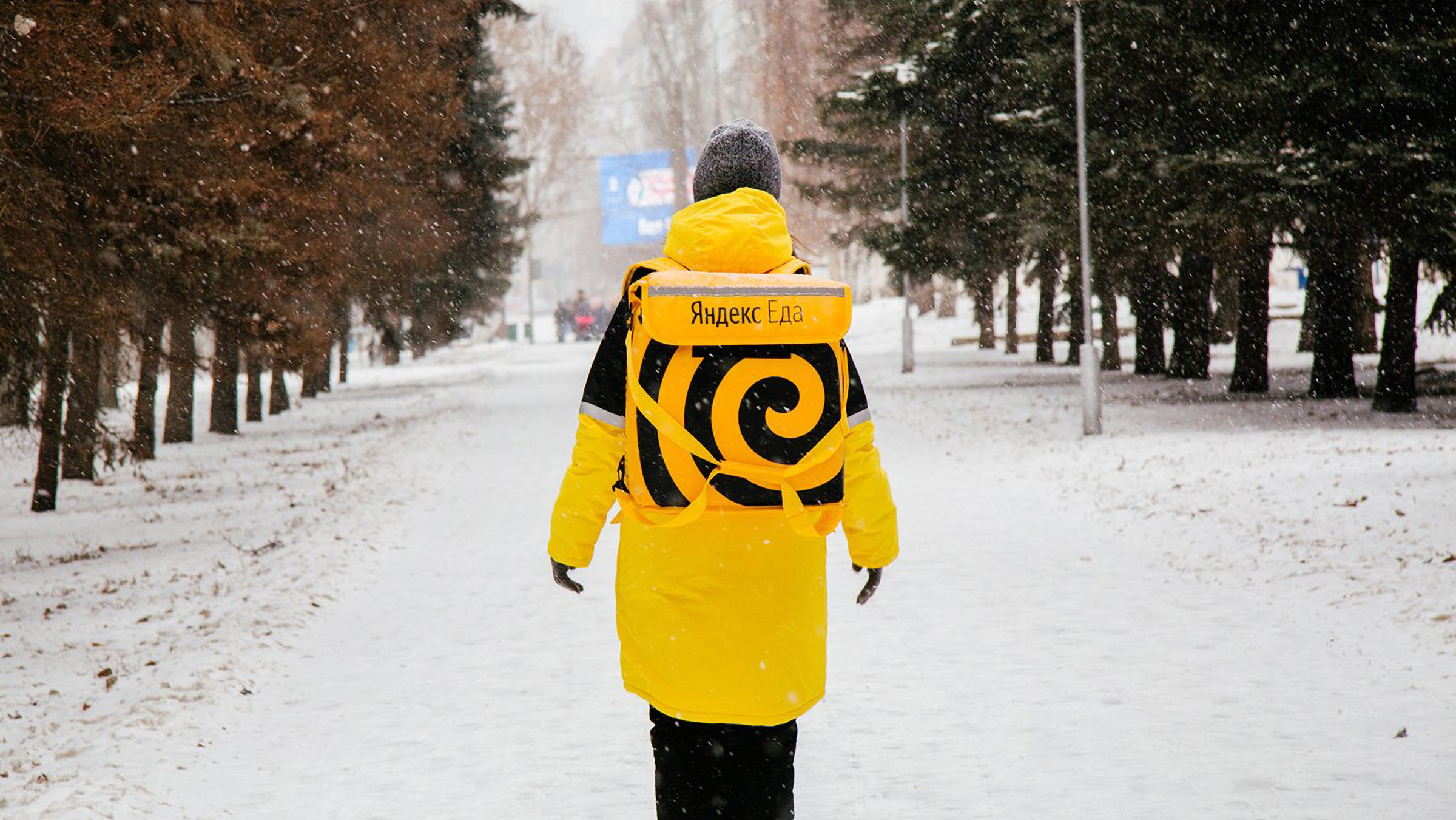 доставщик зимой. доставщик еды зимой. курьер челябинск. велосипед зимой в мск. доставщик зимой.