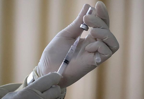 Вакцина от коронавируса для школьников поступит в Пермский край в течение двух недель