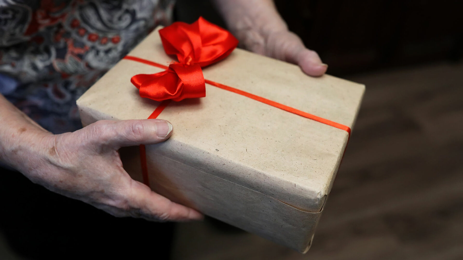 На 8 Марта жительницы Прикамья получат в подарок бытовую технику, косметику и шоколад