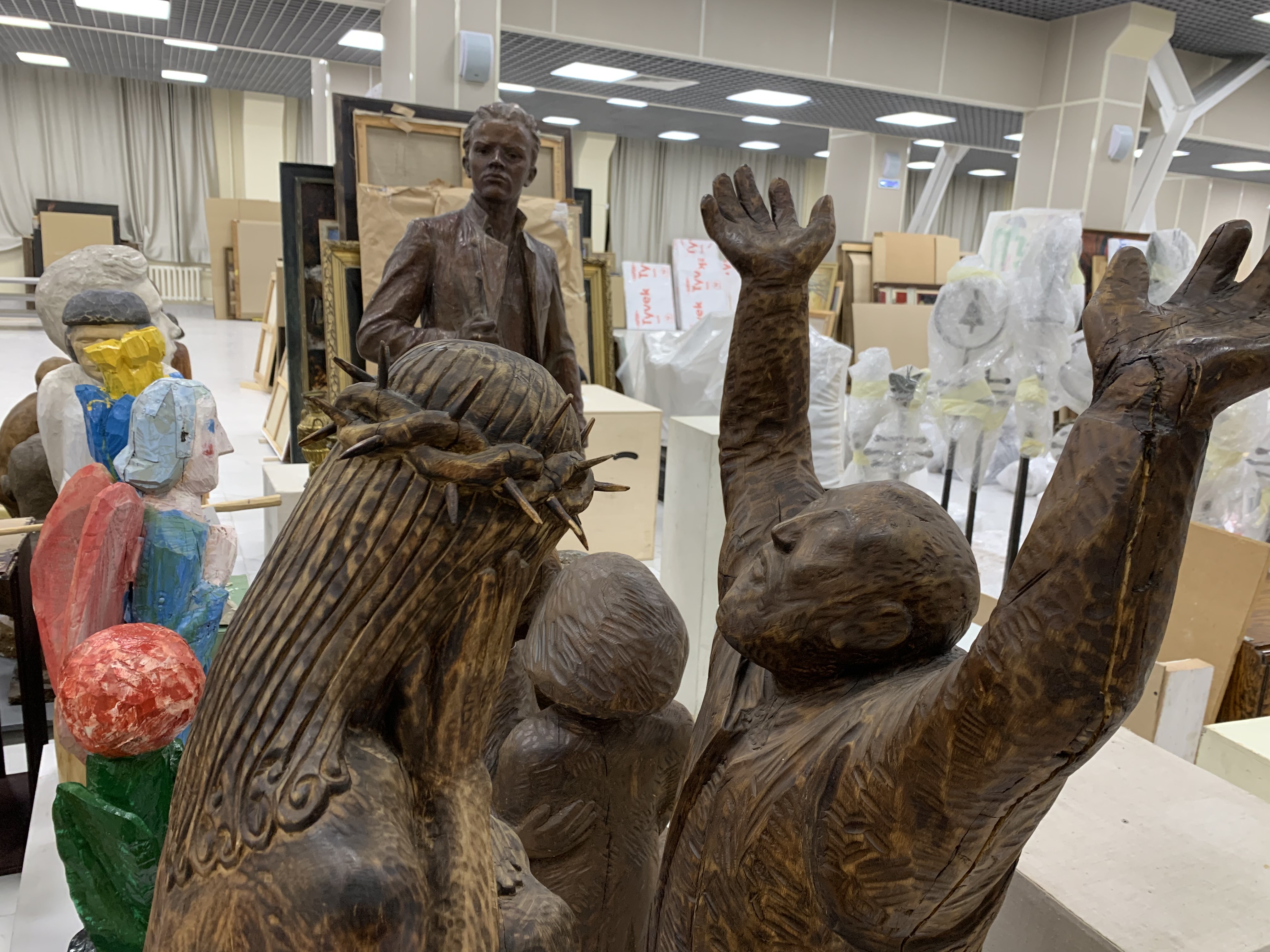 Завершился переезд части фондов Пермской художественной галереи в новое хранилище