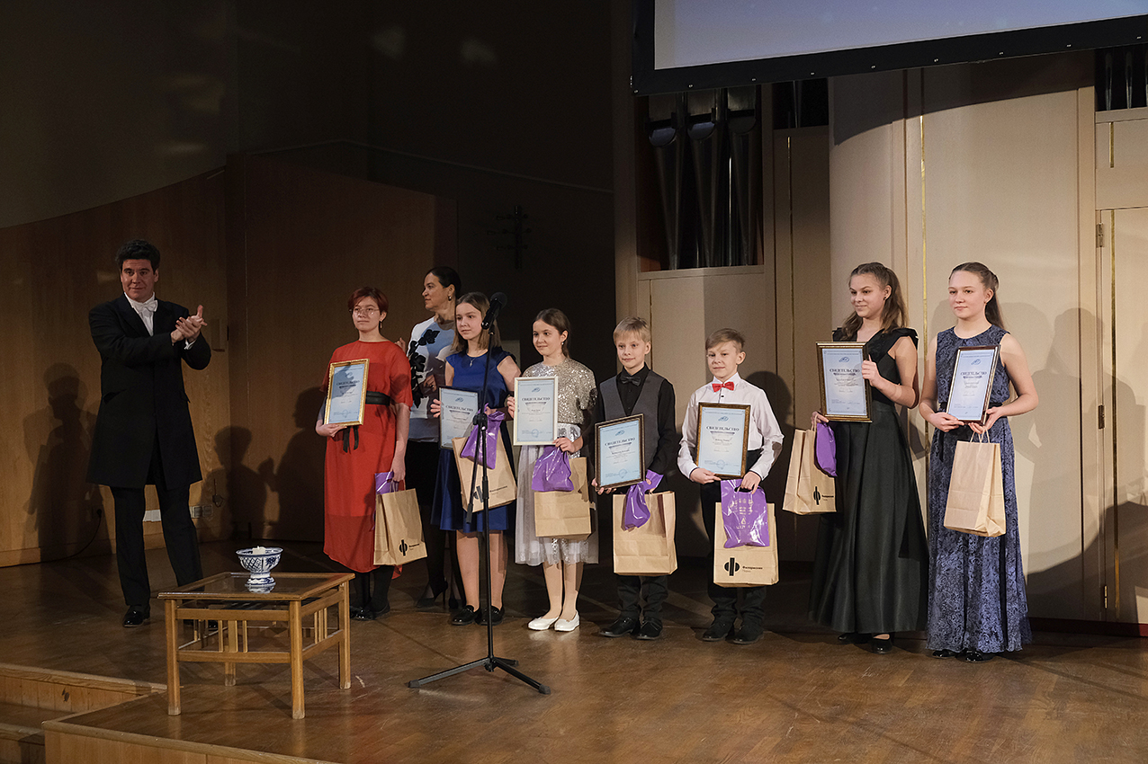 Денис Мацуев вручил стипендии талантливым детям Пермского края