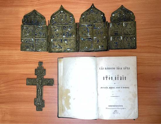 Пассажирка международного авиарейса пыталась вывезти из Перми икону, крест и Евангелие 