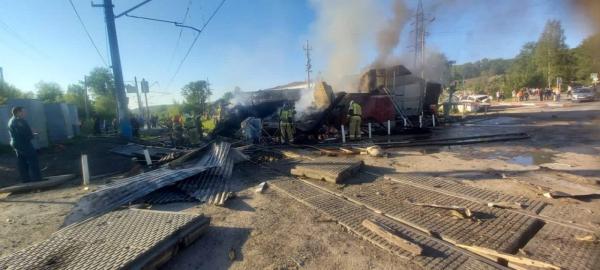 В Пермском крае по вине водителя грузовика с рельсов сошёл поезд и начался пожар