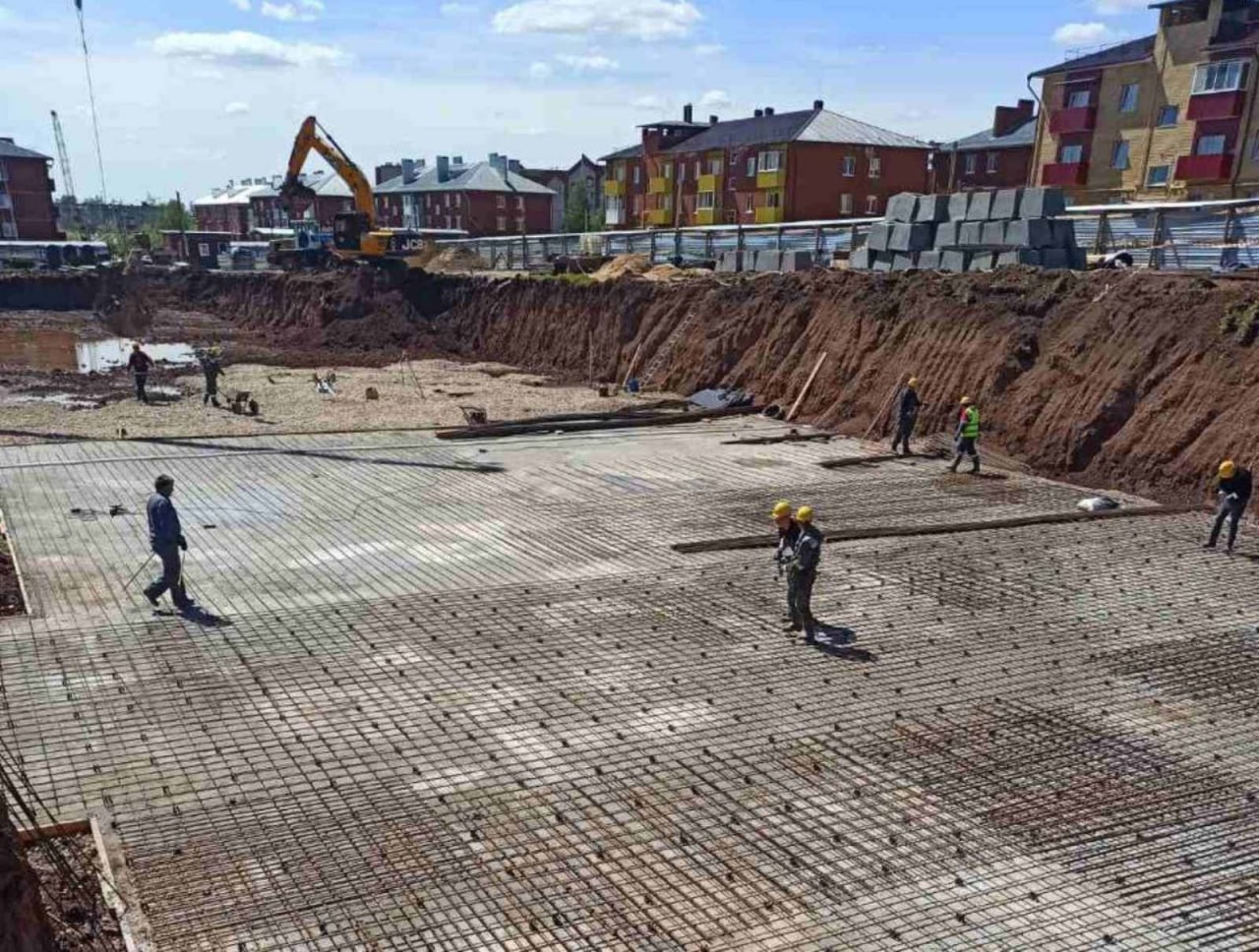 На стройплощадке школы в Чернушке началось устройство фундамента