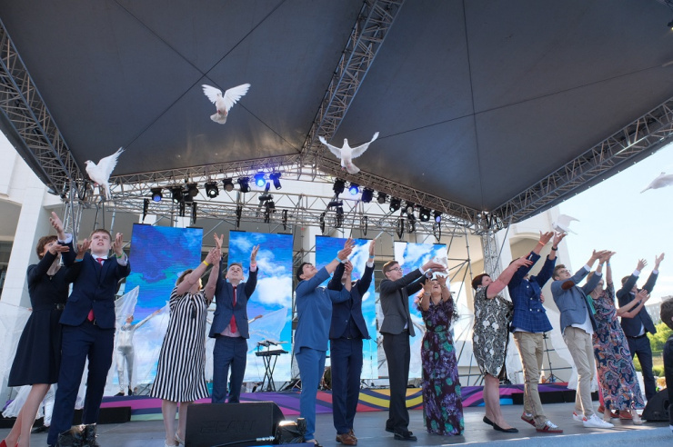 <div>Хедлайнером краевого бала выпускников в Перми 27 июня станет группа Galibri & Mavik</div>