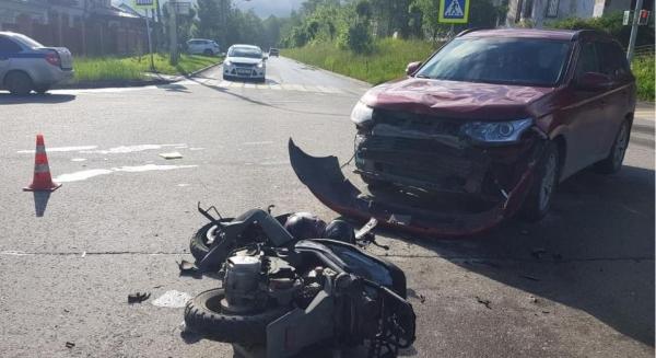Водитель скутера оказался в больнице после ДТП в Березниках