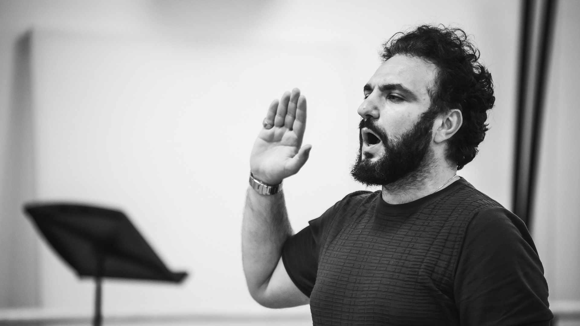 Человек — и что-то невозможно большое