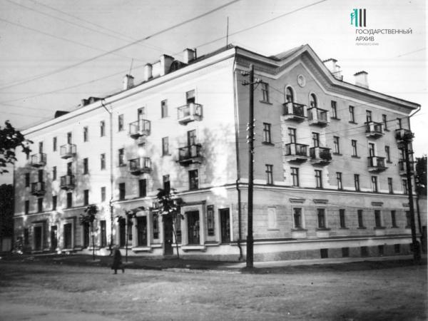 У дома на перекрестке ул. Пушкина и Компроса в Перми восстановят лепнину 