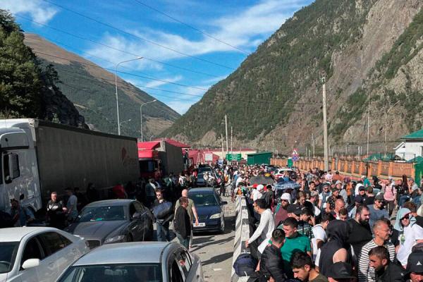 Около 50 пермских туристов, едущих в Турцию, застряли на границе с Грузией
