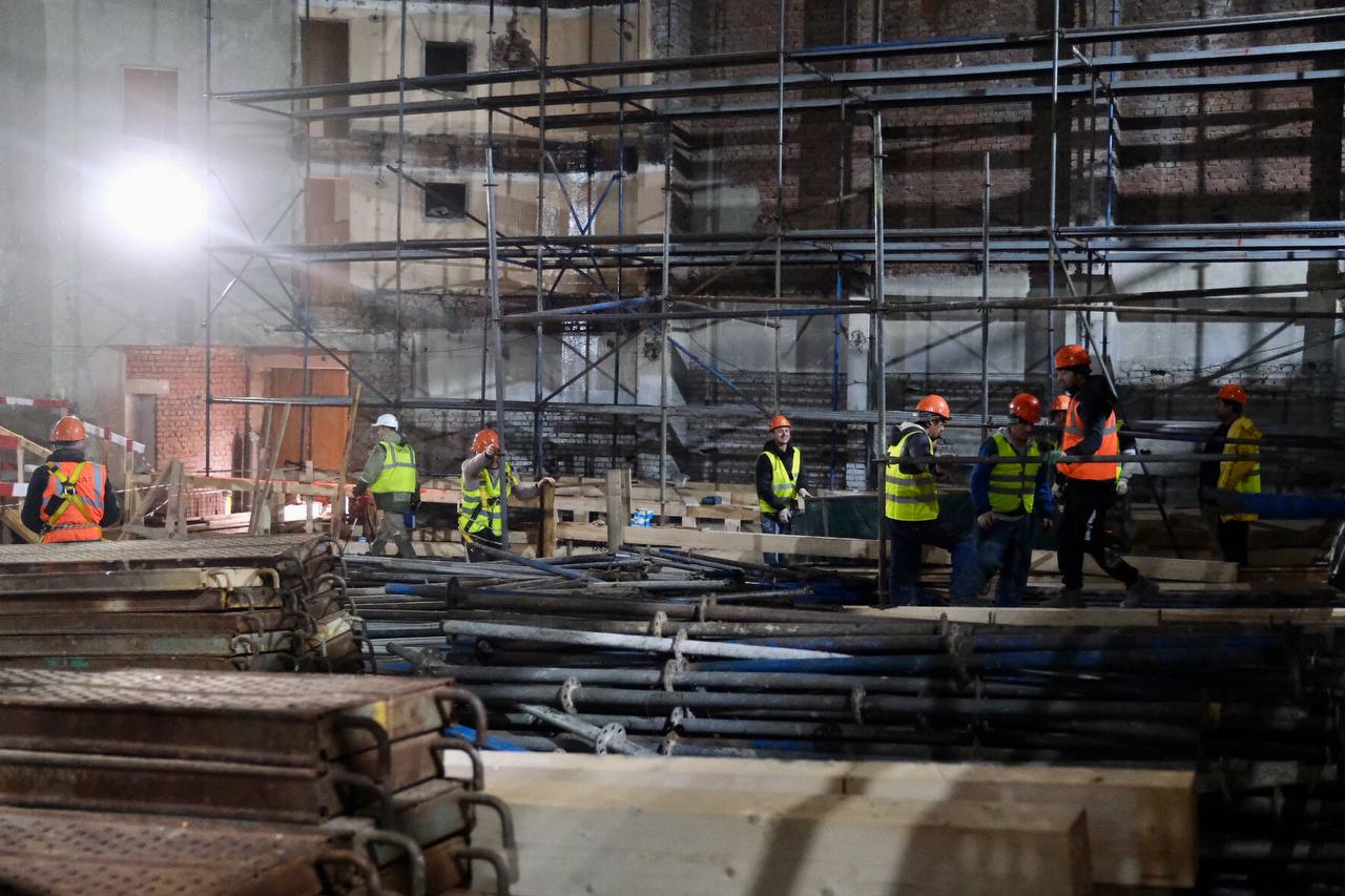 Акустическую ракушку и стеновые панели для большого зала Пермской филармонии изготовят в России