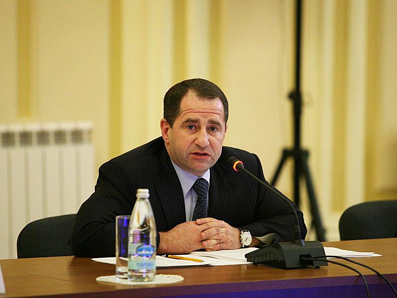 «Удальёв? А чем он знаменит?»