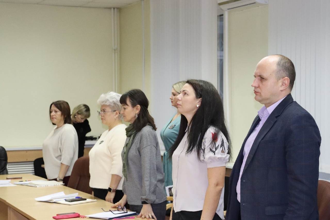 <div><div>В Пермском крае местная администрация решила начинать оперативки с прослушивания гимна РФ</div></div>