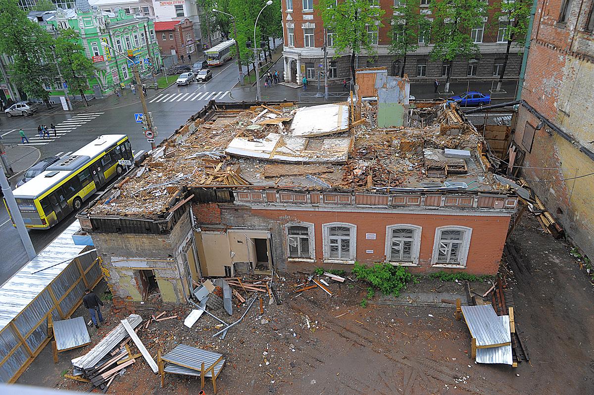 У памятника архитектуры обрушилась стена