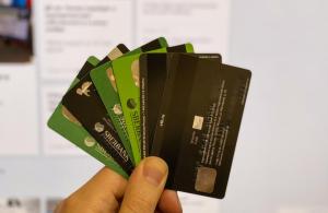 В Перми подросток совершал покупки с помощью чужой банковской карты