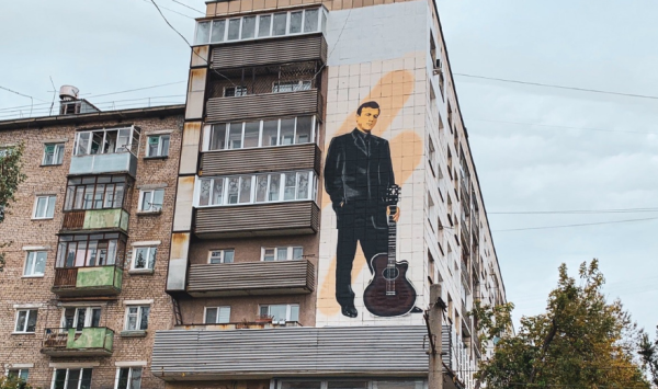 <div>В Перми начали восстанавливать портрет барда Сергея Наговицына</div>