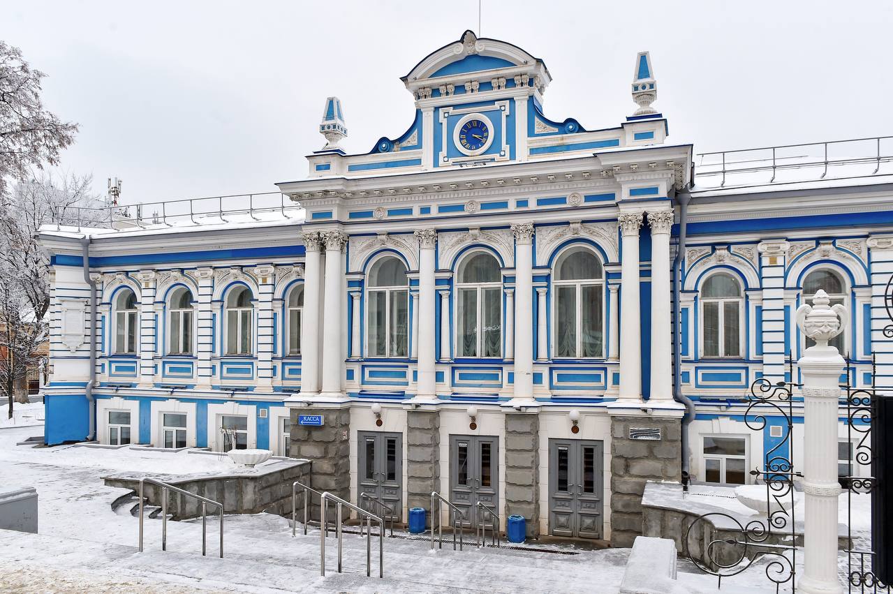 Губернатор поздравил Пермский ТЮЗ с днём рождения