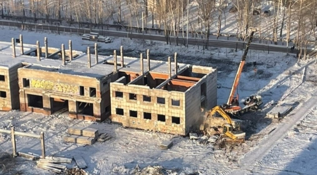 В Перми начали сносить недостроенный корпус фармакадемии