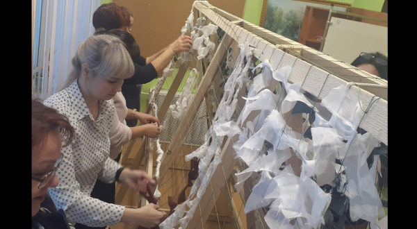 Чиновники в Пермском крае начали шить маскировочные сети для участников СВО<br>