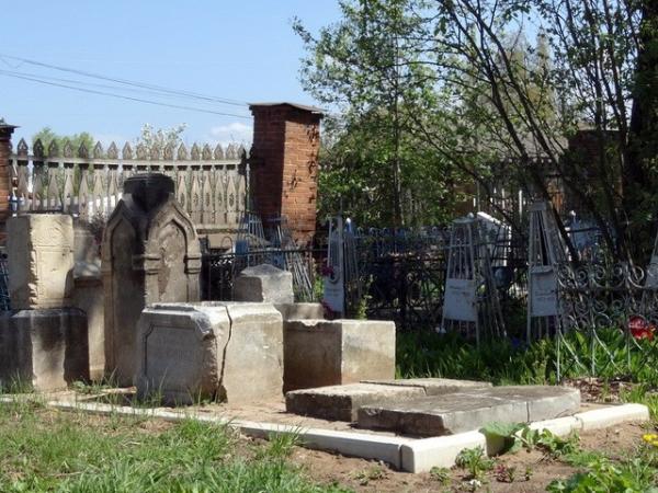 Администрация Осы предложила жителям собрать часть денег на благоустройство кладбища