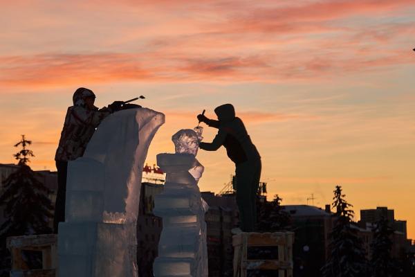 В Перми на эспланаде начали возводить ледяную инсталляцию «Сердце Пармы»