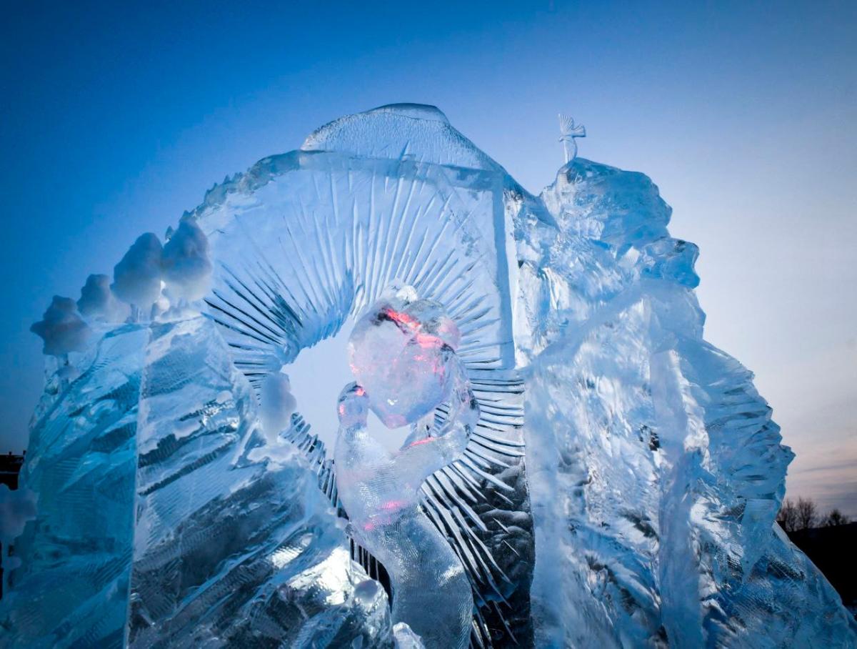 Сердце пармы зимний вернисаж скульптура из льда