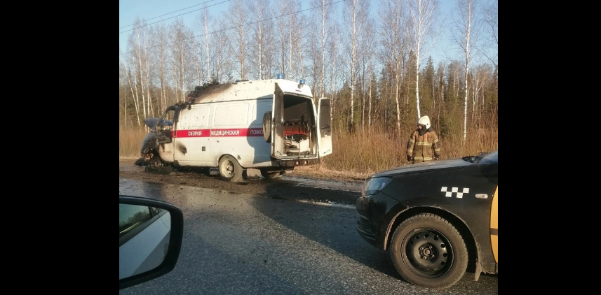 На трассе в Перми загорелась машина скорой помощи