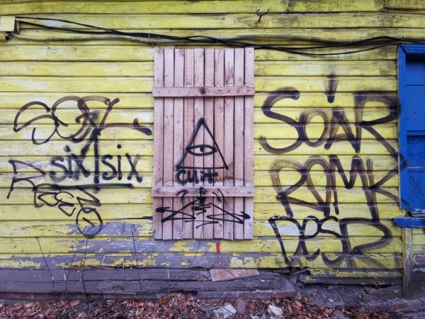 В Перми сократят срок удаления граффити с фасадов домов до трёх дней