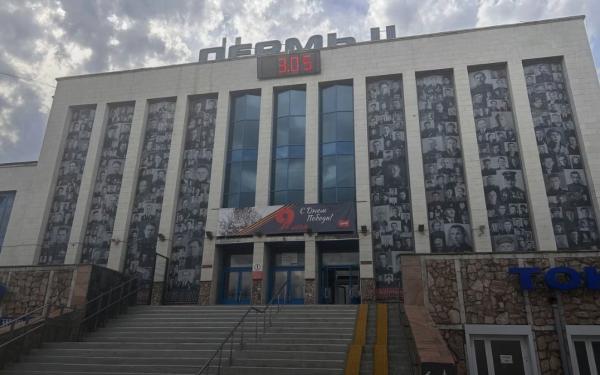 На здании вокзала Пермь II разместили фотографии участников Великой Отечественной войны 