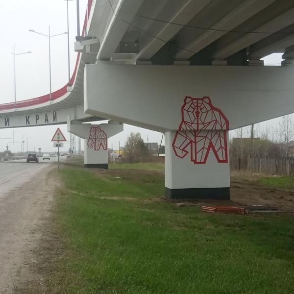 Автомобильную эстакаду у аэропорта Перми украсили рисунками медведей
