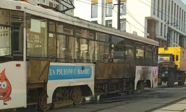 В центре Перми утром загорелся трамвай