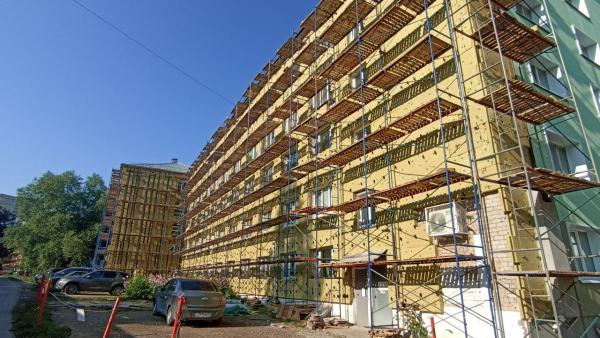 В Перми подрядчик завершает капремонт фасадов домов на «гостевом маршруте»