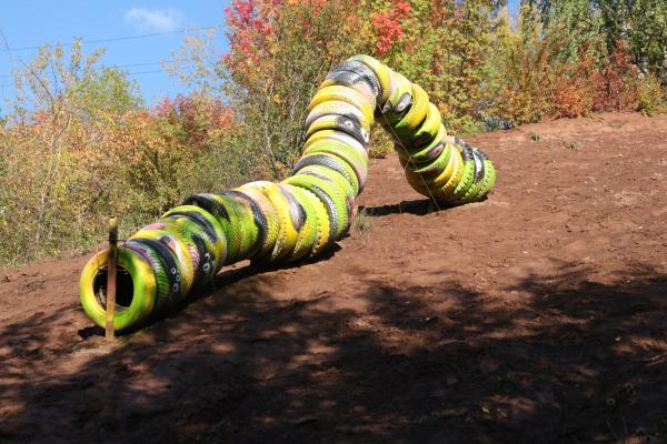 В Перми волонтёры восстановили арт-объект «Гусеница» в долине Егошихи