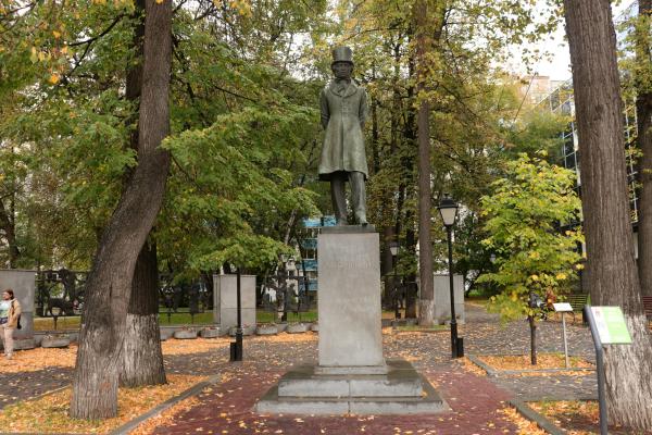 В Перми до конца года отреставрируют памятник Пушкину на улице Сибирской