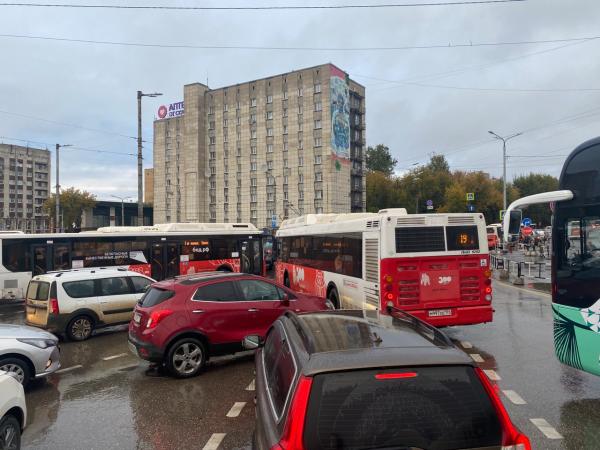 Из-за 8-балльных пробок в Перми отстают от расписания маршруты общественного транспорта