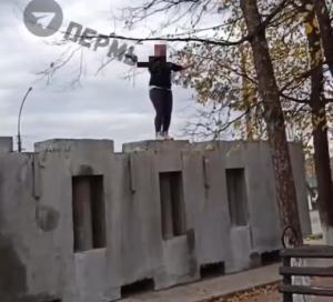 В Прикамье женщина устроила танцы на памятнике героям Великой Отечественной войны