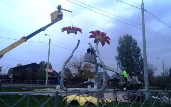 В Перми появился гигантский шестиметровый цветок с солнечными батареями