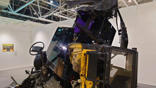Вывернутый гелендваген стал символом превращения пермского автосалона в музей