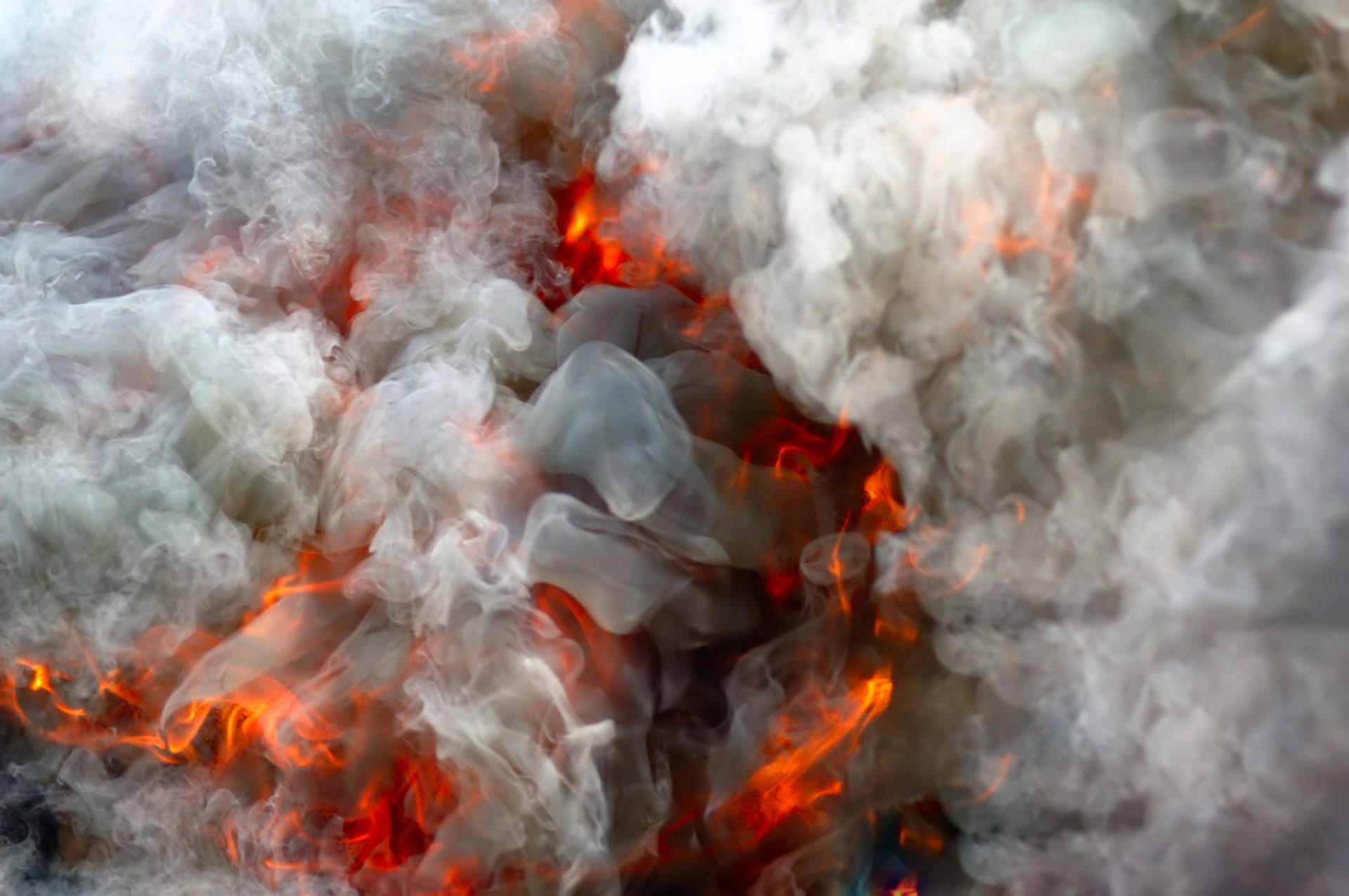 В Перми рядом с Вознесенской церковью загорелась машина скорой помощи